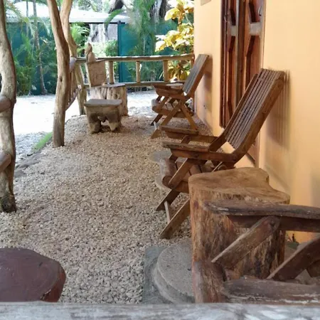 Hotel Mal Pais Surf Camp à Playa Santa Teresa  Extérieur photo