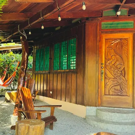 Hotel Mal Pais Surf Camp à Playa Santa Teresa  Extérieur photo