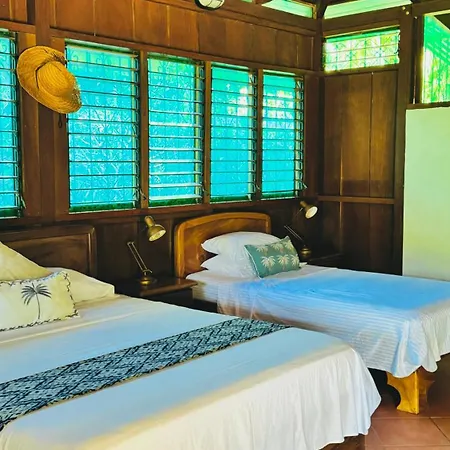Hotel Mal Pais Surf Camp à Playa Santa Teresa  Extérieur photo