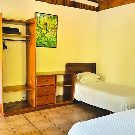 Hotel Mal Pais Surf Camp à Playa Santa Teresa  Extérieur photo