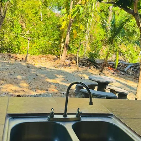 Hotel Mal Pais Surf Camp à Playa Santa Teresa  Extérieur photo